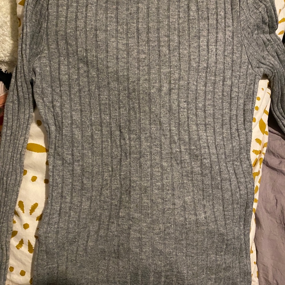 Gently worn hollister grey long sleeve